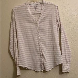 Mountain Hardware lightweight long sleeve